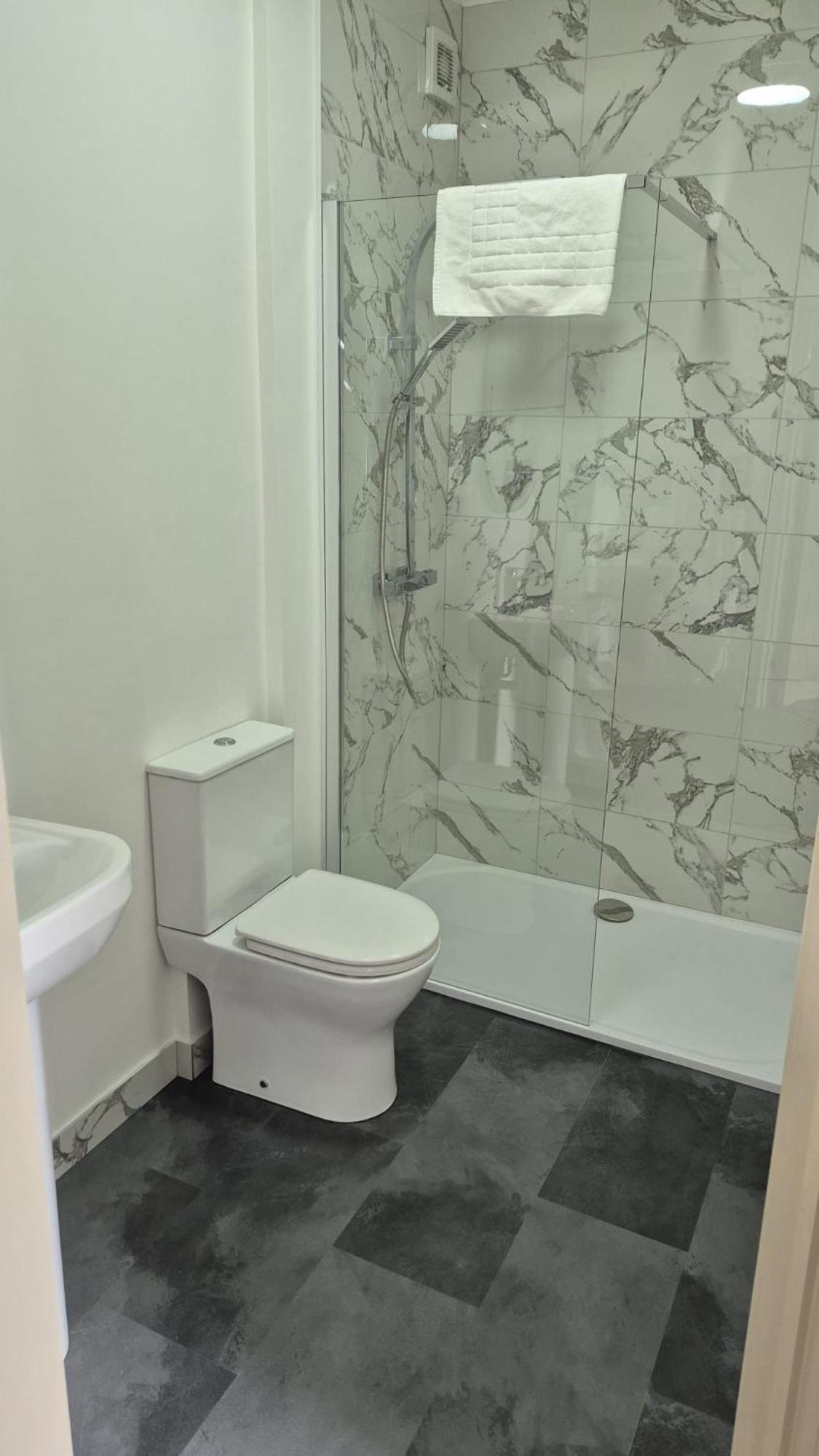 Commercial Hotel Алнесс Экстерьер фото